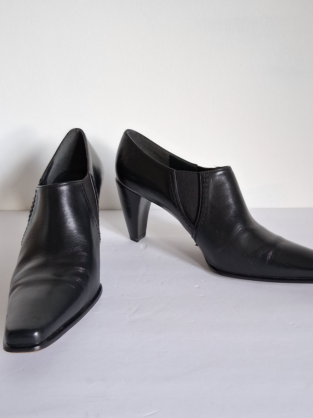 Stuart Weitzman Black Pointed-Toe Leather Heels Ankle Bootie 7.5